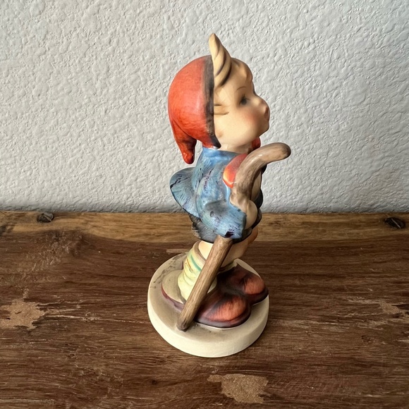 Vintage Hummel Figurine Little Hiker - Picture 3 of 6
